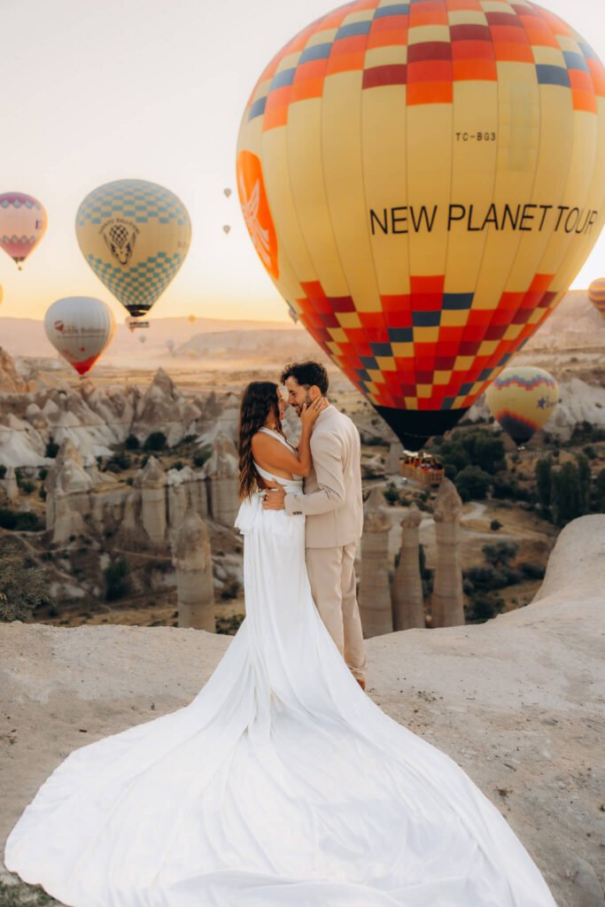Flying dress photoshoot in front of hot air balloons in Cappadocia, Turkiye